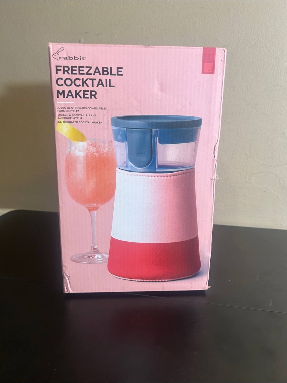 Rabbit Freezable Cocktail Maker 32-Frozen Drink Mixer New in Box.